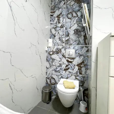 C.16 The Nest #colony Heart Thessaloniki